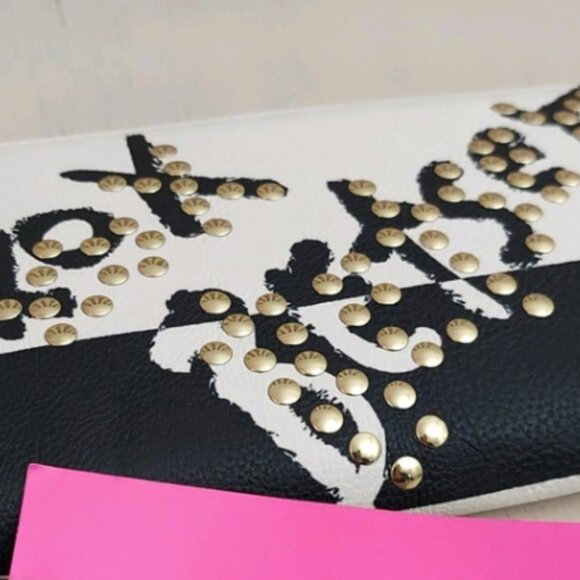 NWT  Betsey Johnson XOX BLACK & WHITE WALLET - Picture 3 of 7